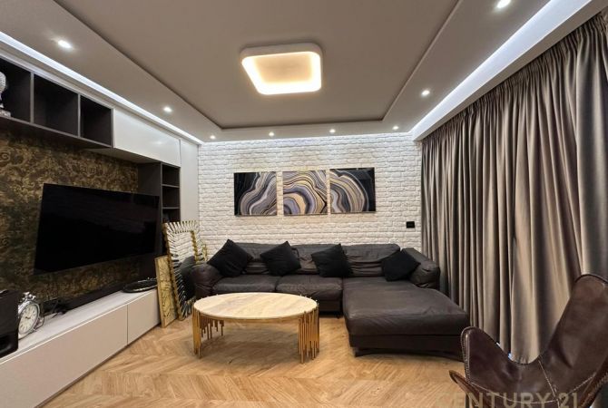 JAPIM APARTAMENT 1+1 PER QIRA NE QENDER