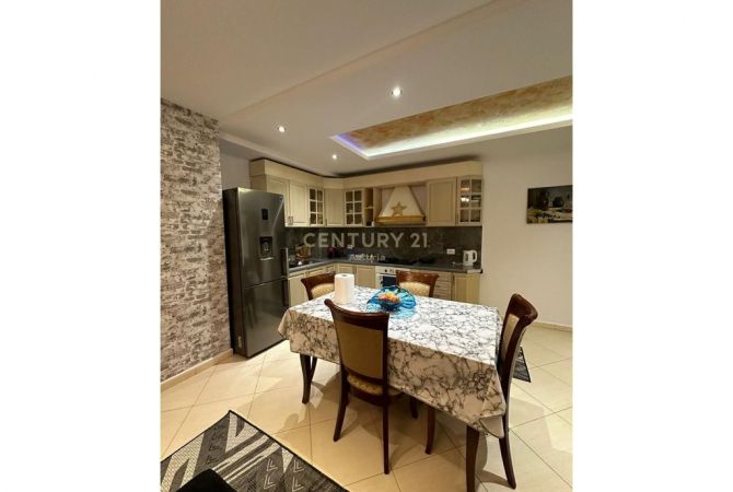 Shtepi ne shitje Apartament ne Tirane, 2+1, Mobilimi E mobiluar, Pagesa 290,000  Euro.