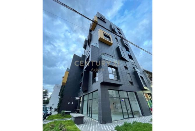 APARTAMENT 3+1+2 ME POST PARKIMI, 21 DHJETORI, PRANE HOTEL MONDIAL.