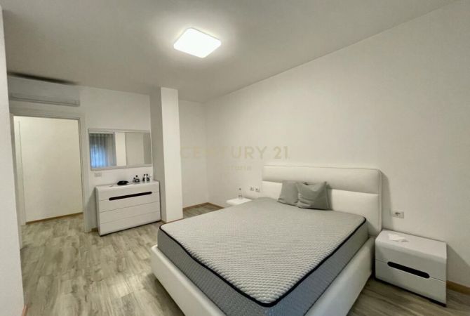 Shtepi me qera Apartament ne Tirane, 3+1, Mobilimi E mobiluar, Pagesa 1,000  Euro.