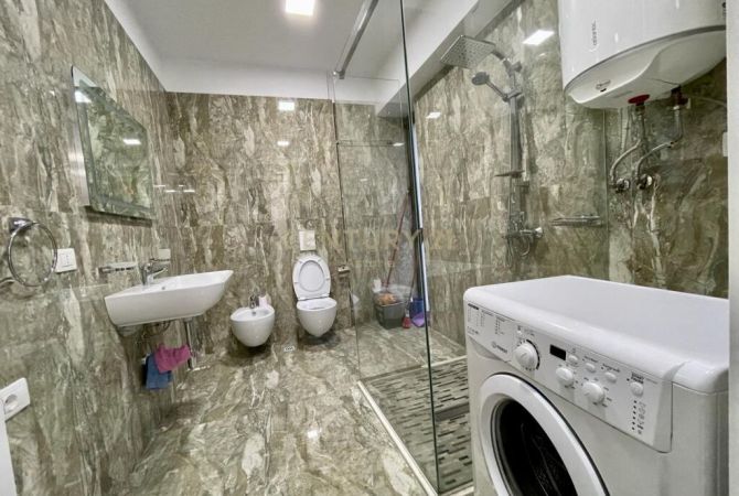 Shtepi me qera Apartament ne Tirane, 3+1, Mobilimi E mobiluar, Pagesa 1,000  Euro.