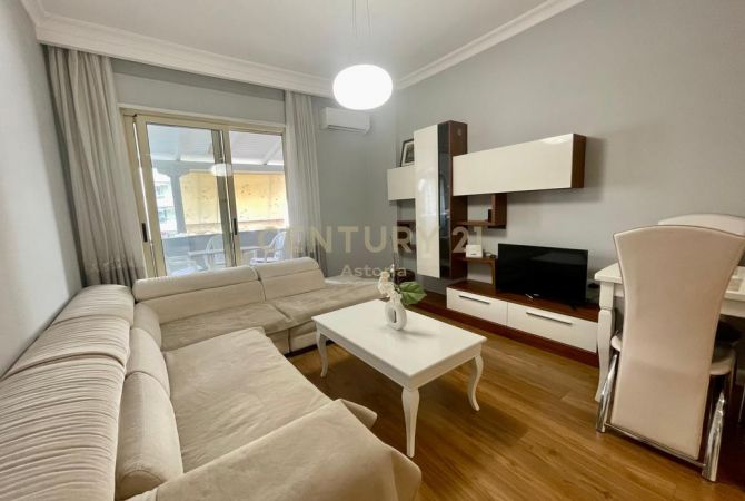 Shtepi me qera Apartament ne Tirane, 1+1, Mobilimi E mobiluar, Pagesa 900  Euro.