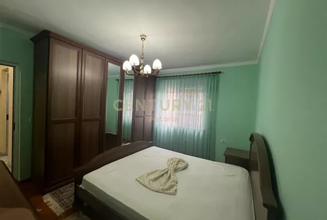 Shtepi me qera Apartament ne Tirane, 2+1, Mobilimi E mobiluar, Pagesa 550  Euro.