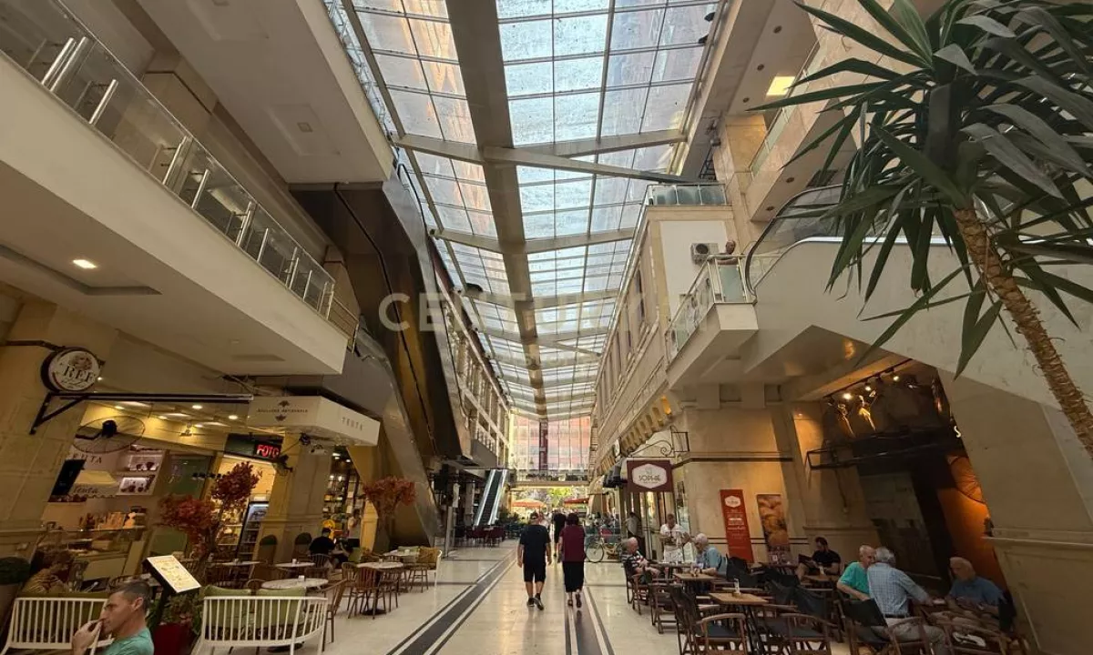 Ambient komercial per qira – Sheshi Skenderbej, kompleksi Galeria