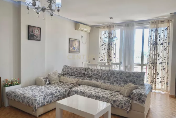 Shtepi me qera Apartament ne Tirane, 2+1, Mobilimi E mobiluar, Pagesa 450  Euro.