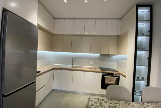 Appartamento in affitto a Tirana 2+1, Arredato