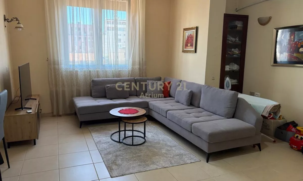 Appartamento in affitto a Tirana 2+1, Arredato