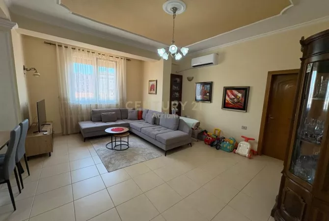 Appartamento in affitto a Tirana 2+1, Arredato