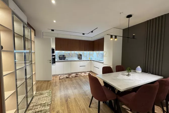Shtepi me qera Apartament ne Tirane, 2+1, Mobilimi E mobiluar, Pagesa 1,100  Euro.