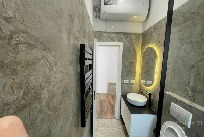 Shtepi ne shitje Apartament ne Tirane, Garsoniere, Mobilimi Bosh, pa mobiluar, Pagesa 137,000  Euro.