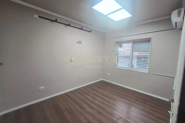 Appartamento in affitto a Tirana 2+1, Vuoto