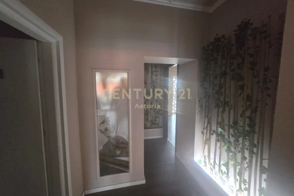 Appartamento in affitto a Tirana 2+1, Vuoto