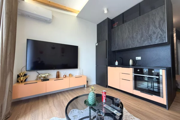 Super Studio me qira,rrethrrotullimi astir