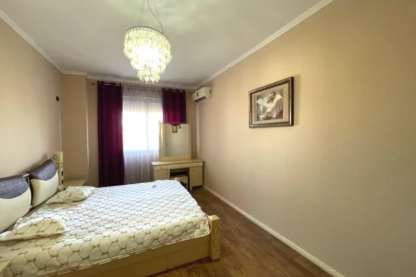 Shtepi me qera Apartament ne Tirane, 2+1, Mobilimi E mobiluar, Pagesa 450  Euro.