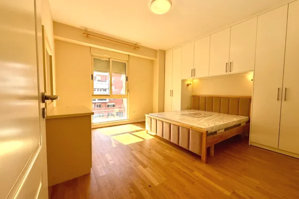 Shtepi me qera Apartament ne Tirane, 2+1, Mobilimi E mobiluar, Pagesa 90,000  Leke.
