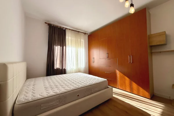 Shtepi me qera Apartament ne Tirane, 1+1, Mobilimi E mobiluar, Pagesa 600  Euro.