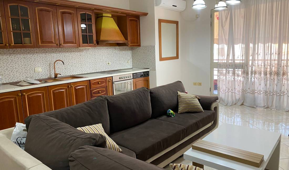 Jepet me qira Apartament 3+1+2 +bllk ,Astir 450euro