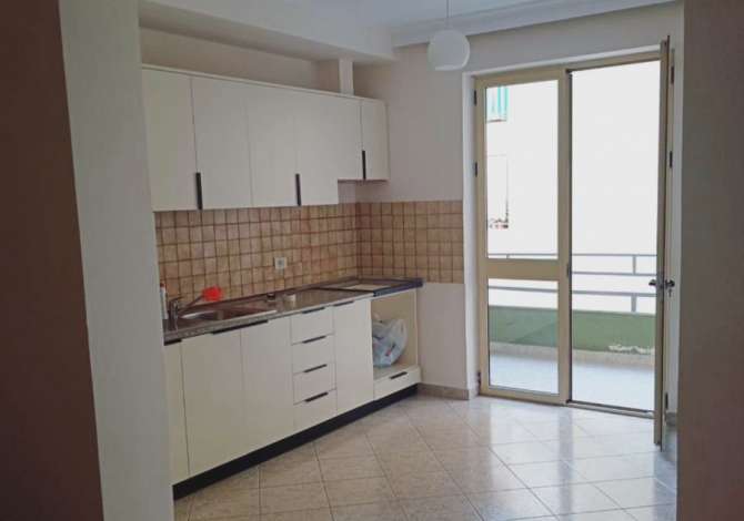 Ambient biznesi me qera 3+1 ne Tirane - 450 Euro