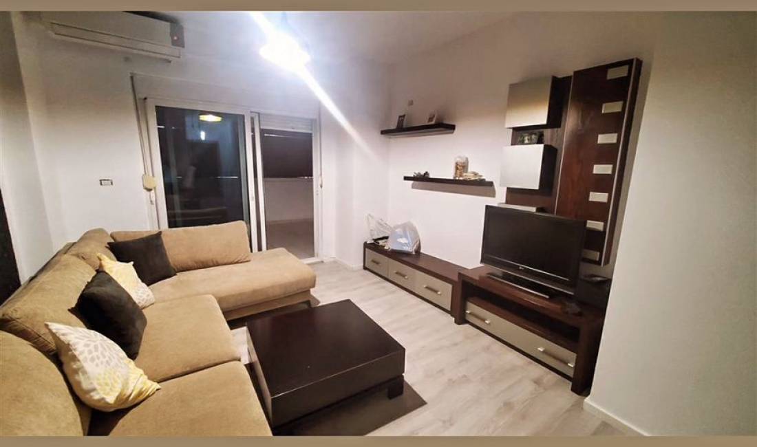 JEPET ME QIRA APARTAMENT 1+1+verande 📍Adresa: Rruga e Dibres