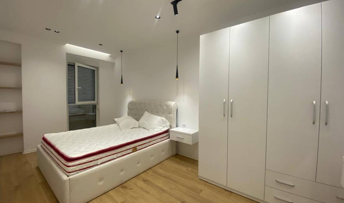 JEPET ME QIRA APARTAMENT 1+1+ballkon 📍Adresa: Rruga Siri Kodra,Kompleksi Kontakt.