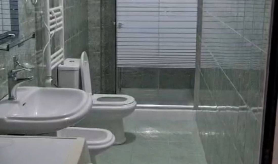 jepet hyrje me qira 1+1. Bulevardi Zogu i Pare.