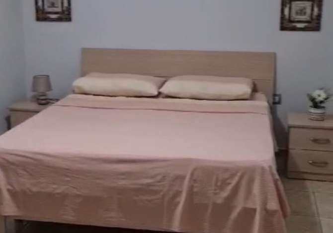 jepet hyrje me qira 1+1. Bulevardi Zogu i Pare.