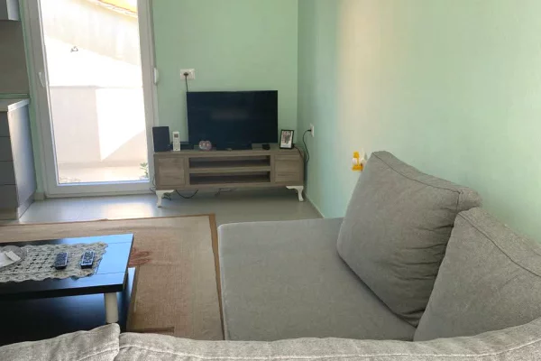 Shtepi me qera 2+1 ne Tirane - 38,000 Leke