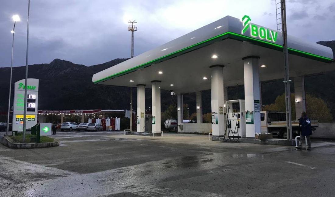 Shitet ose qera  karburant +lokal 350 m2+magazin 250m2+linje inerti 600 metra3 kapacitet ne Rubik 