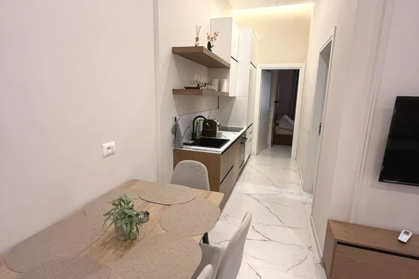 Shtepi me qera Apartament ne Tirane, 2+1, Mobilimi E mobiluar, Pagesa 1,199  Euro.