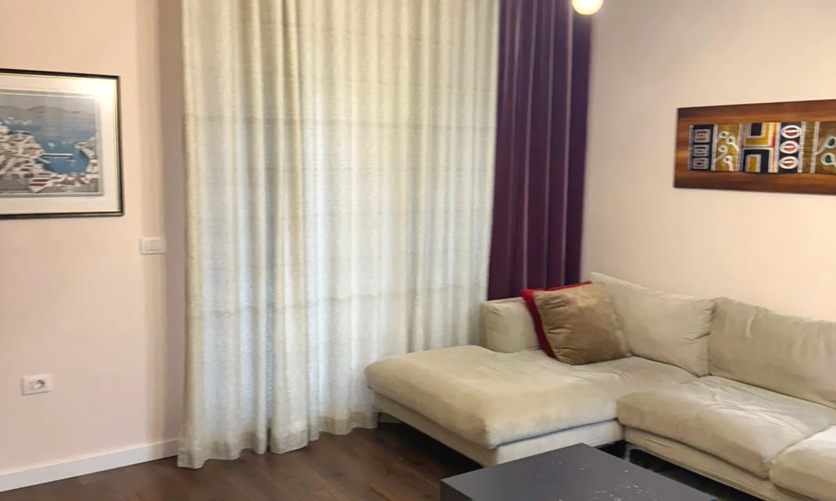 Shtepi me qera Apartament ne Tirane, 1+1, Mobilimi E mobiluar, Pagesa 649  Euro.