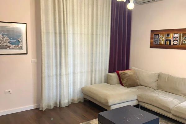 Shtepi me qera 1+1 ne Tirane - 649 Euro