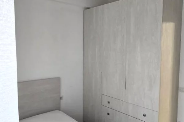 Shtepi me qera Apartament ne Tirane, 2+1, Mobilimi E mobiluar, Pagesa 650  Euro.