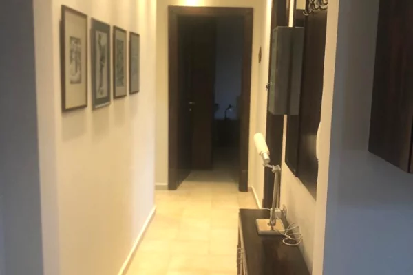 Shtepi me qera Apartament ne Tirane, 3+1, Mobilimi E mobiluar, Pagesa 900  Euro.