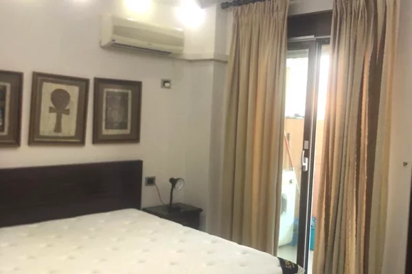 Shtepi me qera Apartament ne Tirane, 3+1, Mobilimi E mobiluar, Pagesa 900  Euro.