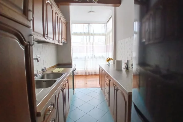 Shtepi me qera Apartament ne Tirane, 3+1, Mobilimi E mobiluar, Pagesa 75,000  Leke.