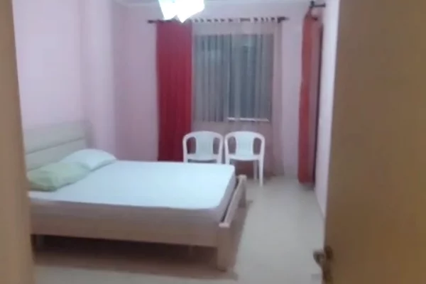 Shtepi me qera Apartament ne Tirane, 2+1, Mobilimi E mobiluar, Pagesa 500  Euro.