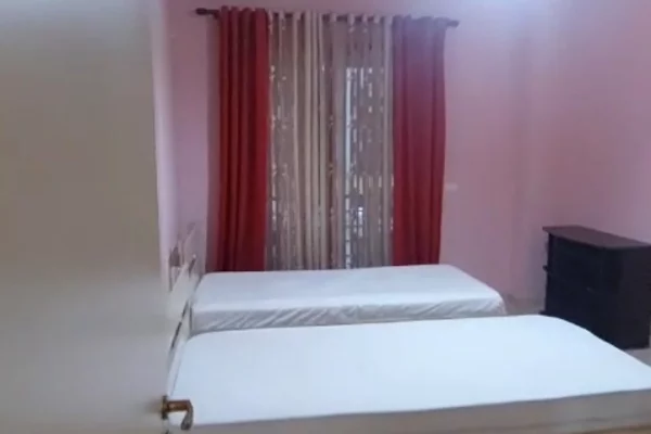 Shtepi me qera Apartament ne Tirane, 2+1, Mobilimi E mobiluar, Pagesa 500  Euro.