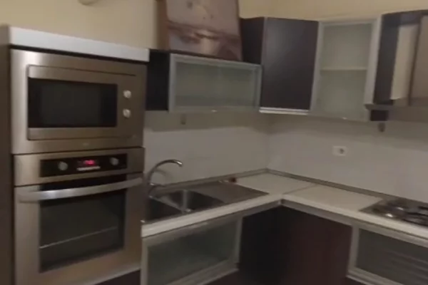 Shtepi me qera Apartament ne Tirane, 2+1, Mobilimi E mobiluar, Pagesa 500  Euro.