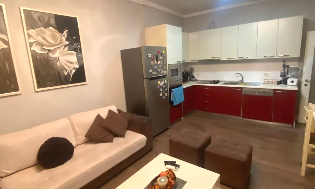 Appartamento in vendita a Tirana 2+1, Arredato