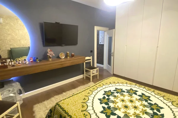 Appartamento in vendita a Tirana 2+1, Arredato