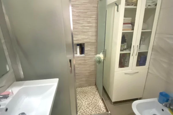 Appartamento in vendita a Tirana 2+1, Arredato