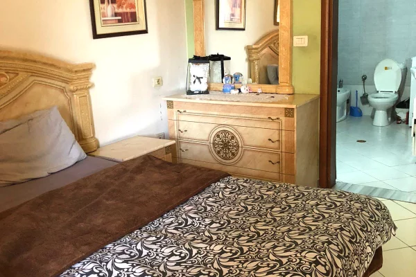 Shtepi me qera Apartament ne Tirane, 2+1, Mobilimi E mobiluar, Pagesa 50,000  Leke.