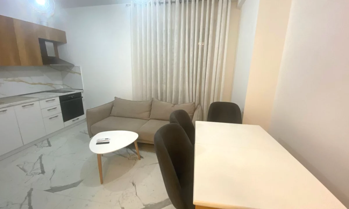 Shtepi me qera Apartament ne Tirane, 2+1, Mobilimi E mobiluar, Pagesa 750  Euro.