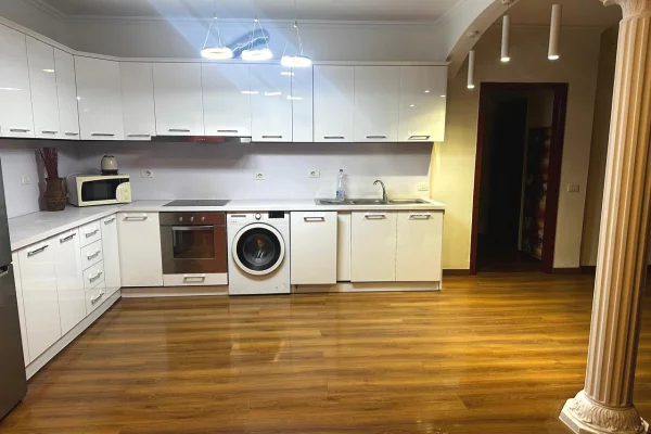 Shtepi me qera Apartament ne Tirane, 2+1, Mobilimi E mobiluar, Pagesa 799  Euro.