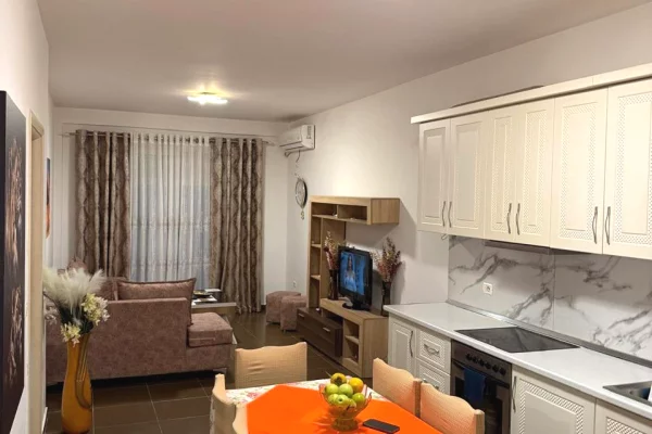 Shtepi me qera Apartament ne Tirane, 2+1, Mobilimi E mobiluar, Pagesa 648  Euro.