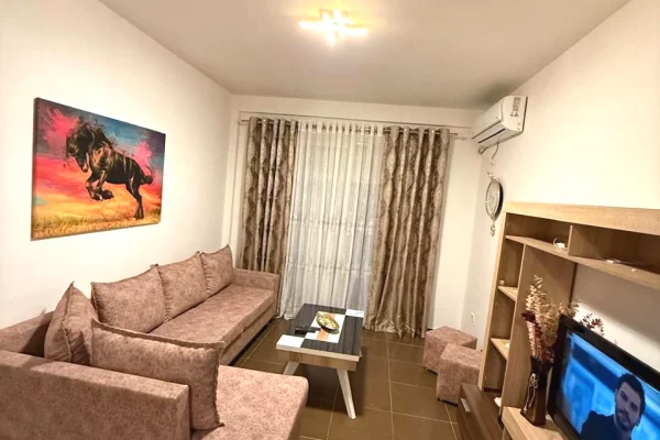 Jepet me qera 2+2 liqeni that mobiluar 648 eu