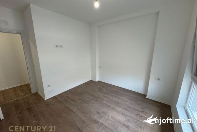 Ambiente Commerciale in Affitto 3+1 a Tirana - 700 Euro