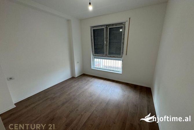 Jepet me qira Apartament 2+1+2 (per zyra) ne zonen Myslym Shyri    Metropol102264