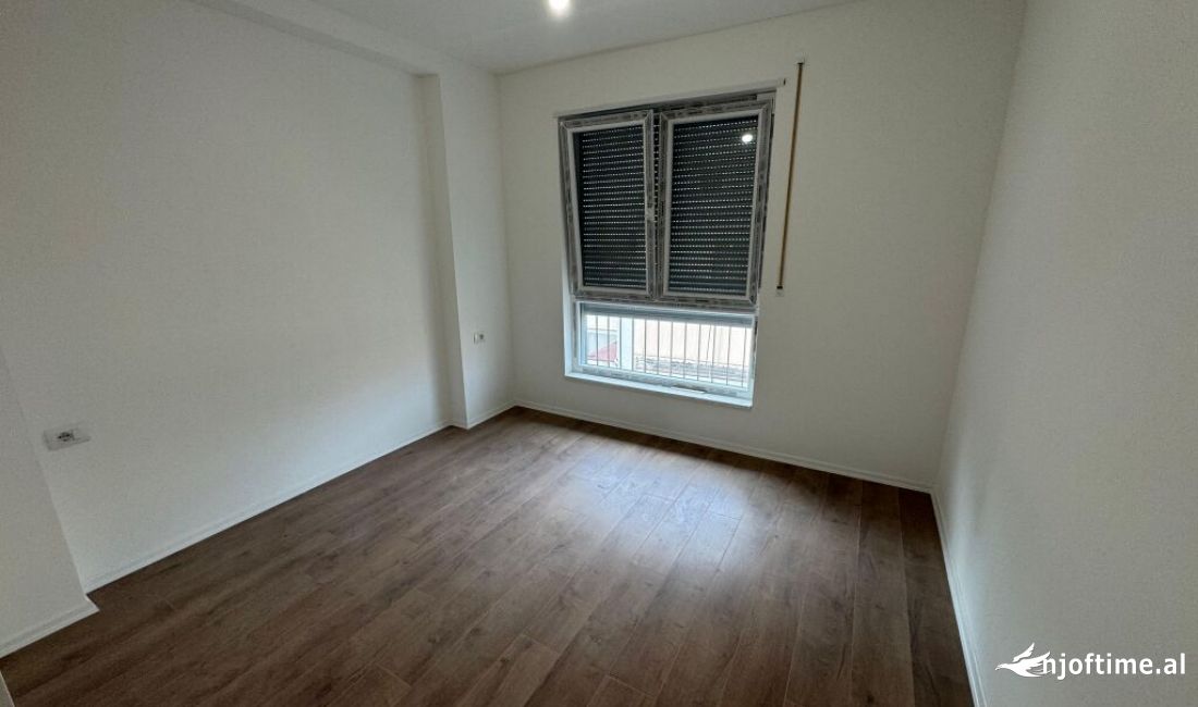 Jepet me qira Apartament 2+1+2 (per zyra) ne zonen Myslym Shyri    Metropol102264