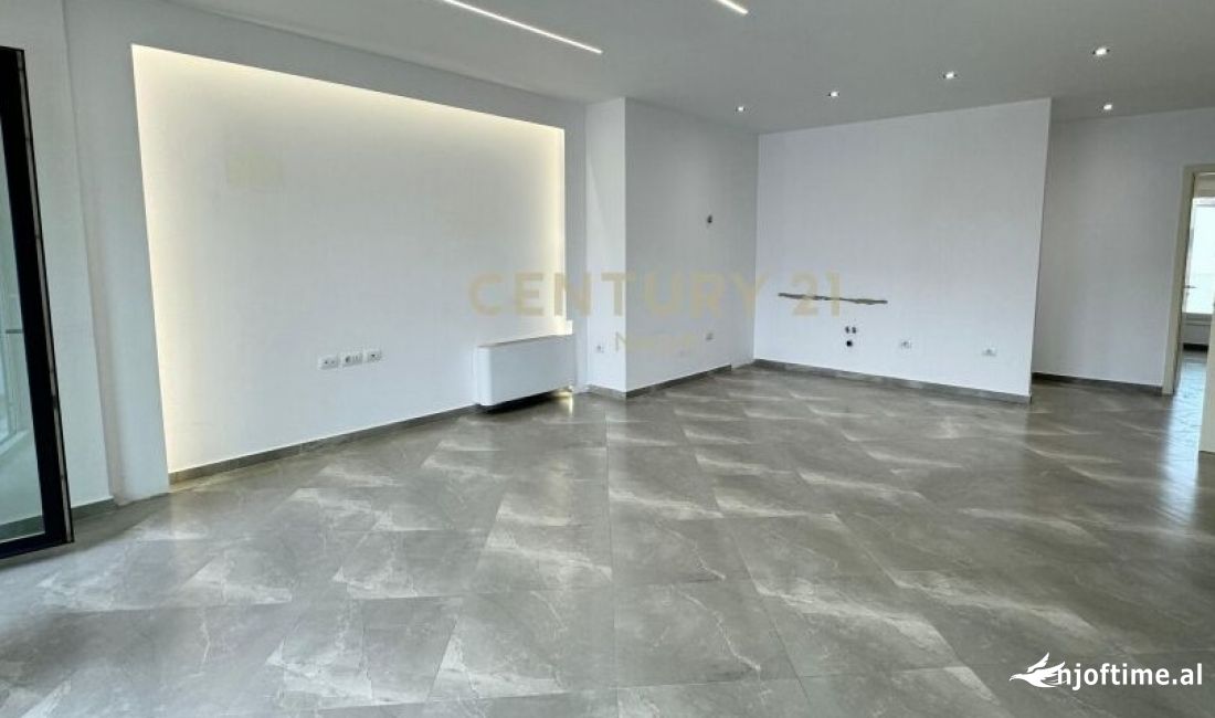 QIRA, ZYRE TEK RRUGA E KOSOVARVE! 142 M2